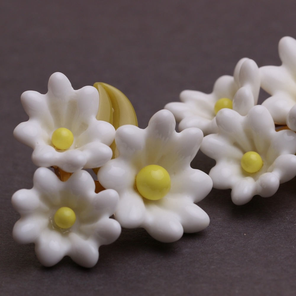 Lele Sadoughi Ivory Petunia Bouquet Clip-on Earrings - Picture 5 of 7